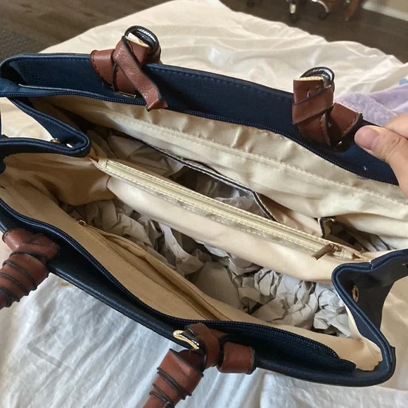 Mulberry Purse Handbag Tote w/ gold hardware, clean leather handbag EUC - Picture 9 of 16